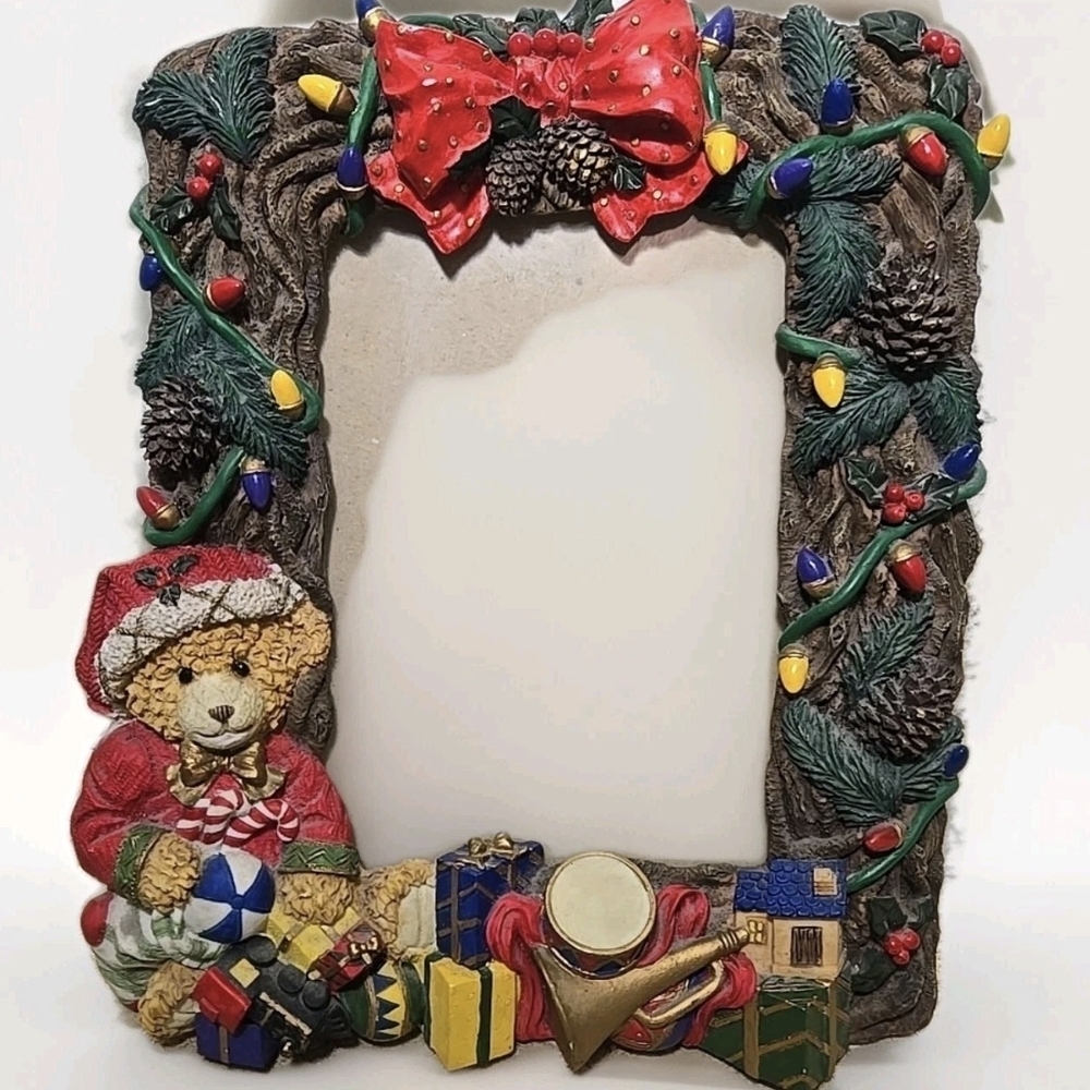 Christmas Holiday Frame With Stand 3D Santa Bear With Bow and Garland 5x7
